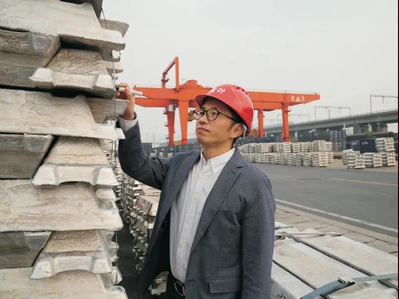 致敬勞動(dòng)者——浙江省冶金物資有限公司有色三部張王乙被評(píng)為集團(tuán)公司勞模